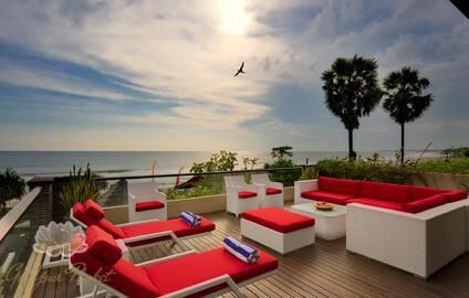 Прекрасная 5-спальная вилла на берегу пляжа Batu Belig